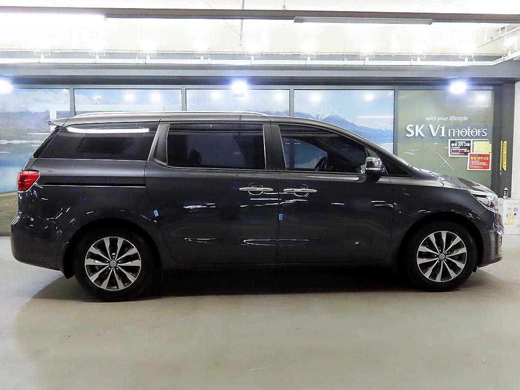 KIA Carnival - Vista 3