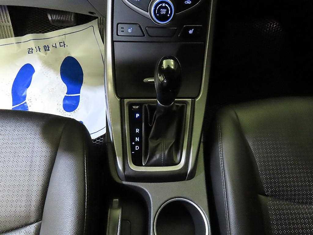 HYUNDAI Avante - Vista 12