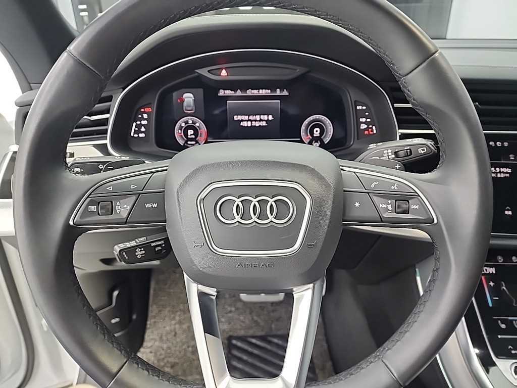 Audi Q8 - Vista 9