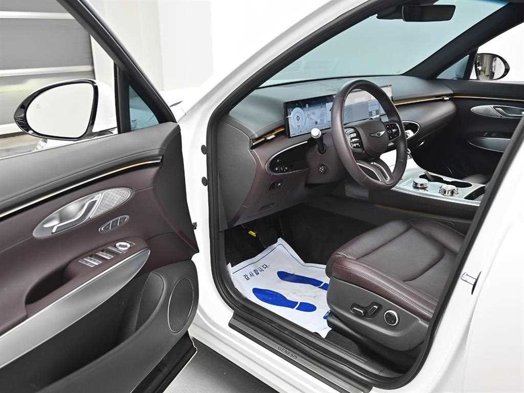 Genesis GV70 - Vista 8