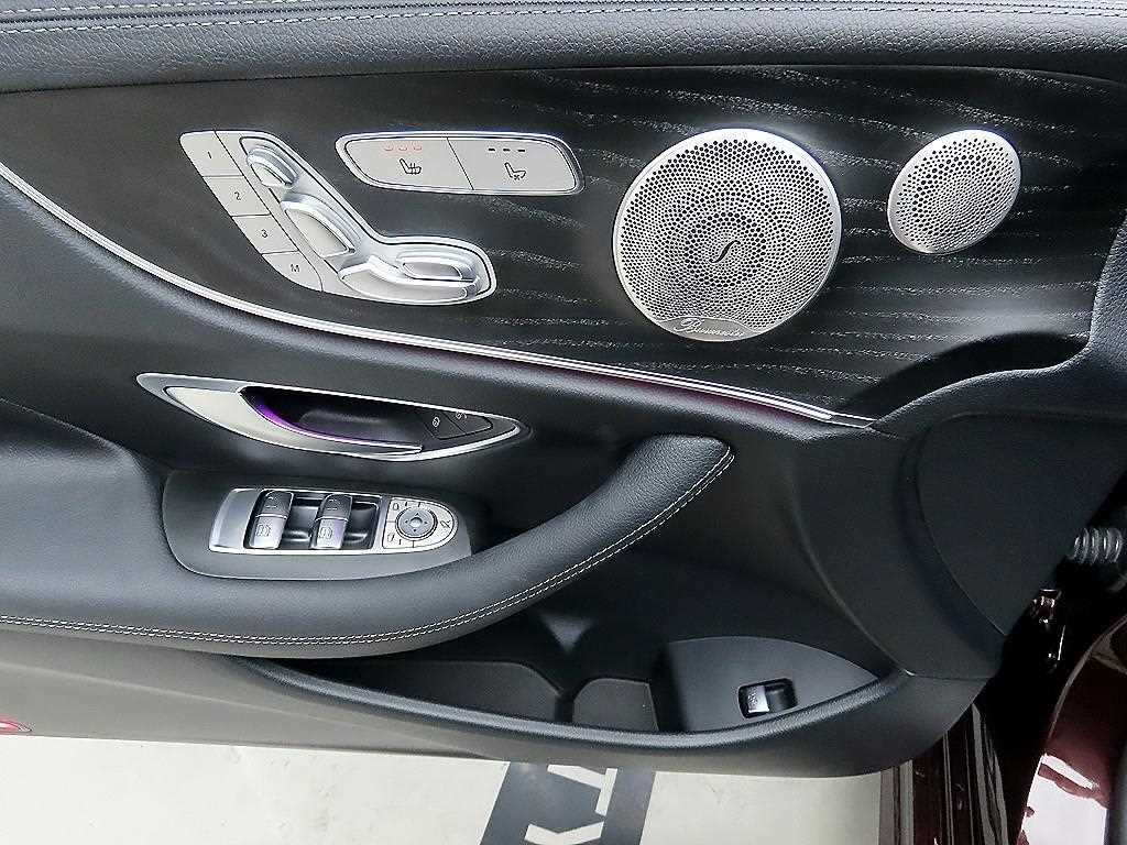 Mercedes Benz E class - Vista 10