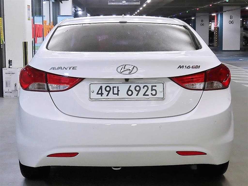 HYUNDAI Avante - Vista 5
