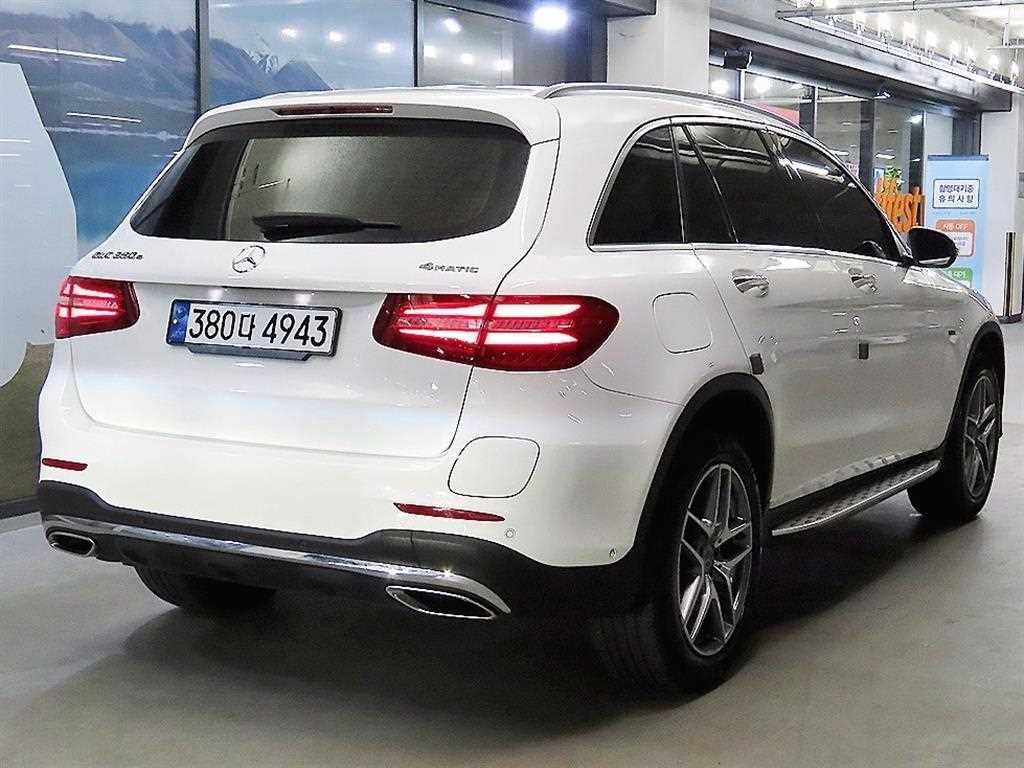 Mercedes Benz GLC Class - Vista 4