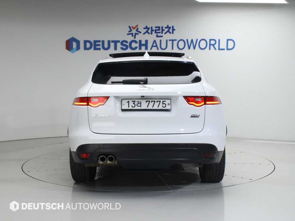 Jaguar F-PACE - Vista 4