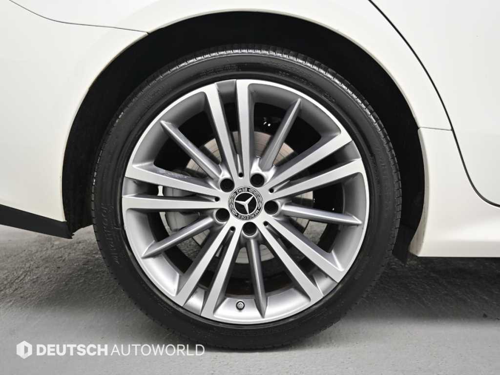 Mercedes Benz CLS Class - Vista 5