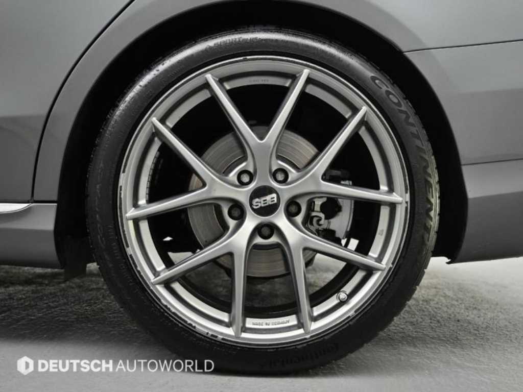 Mercedes Benz C Class - Vista 5