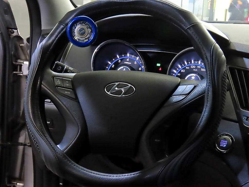 HYUNDAI Sonata - Vista 8