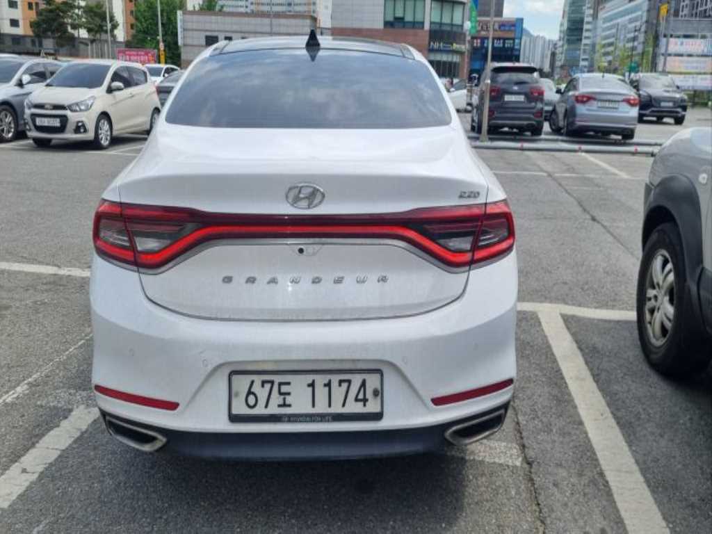 HYUNDAI Grandeur - Vista 3