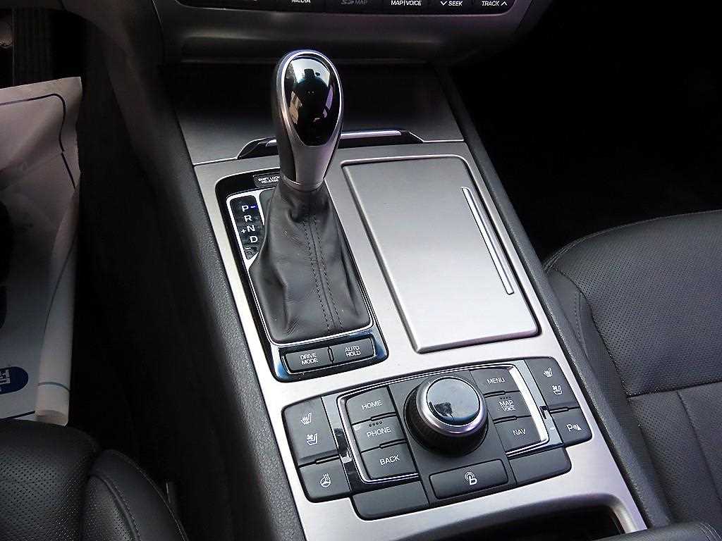 HYUNDAI Genesis - Vista 11