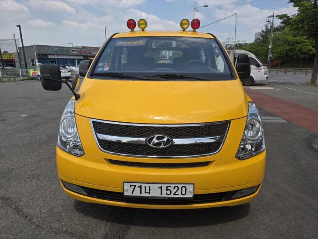 HYUNDAI Starex - Vista 2