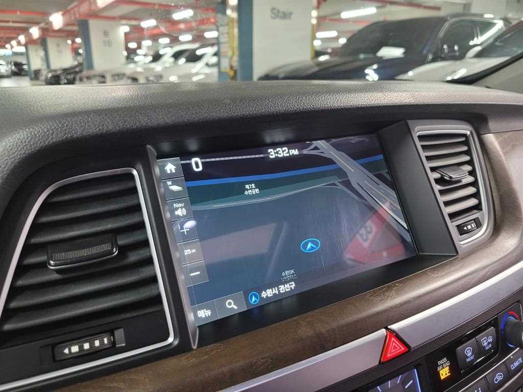 HYUNDAI Genesis - Vista 9