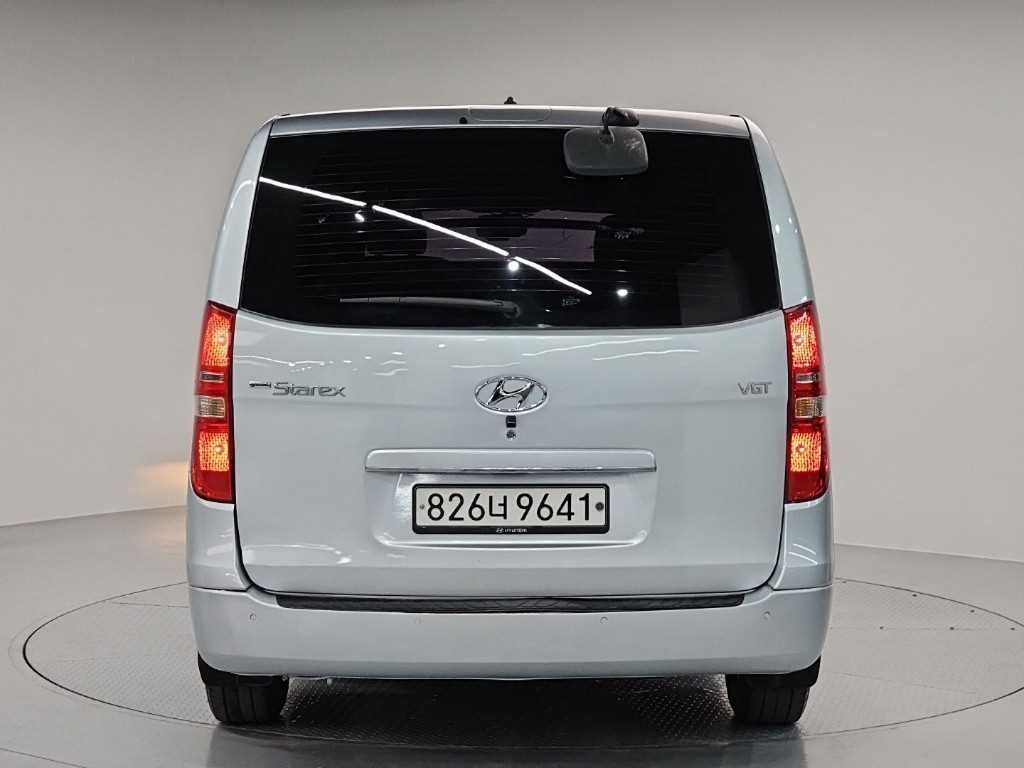 HYUNDAI Starex - Vista 3