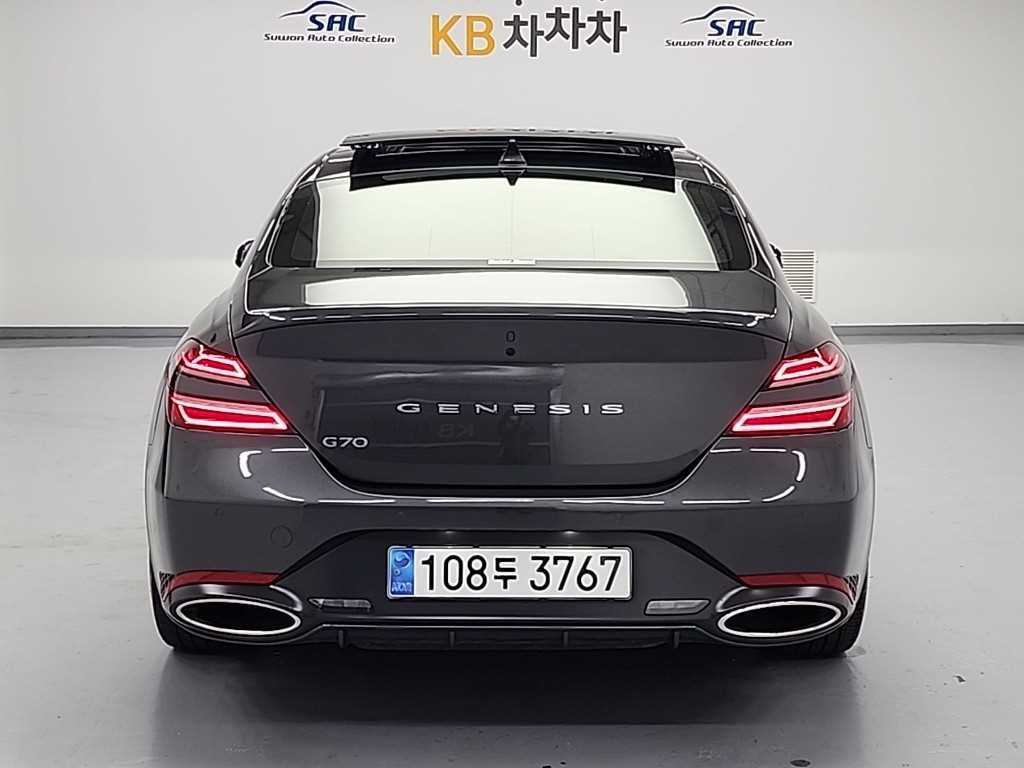 Genesis G70 - Vista 4