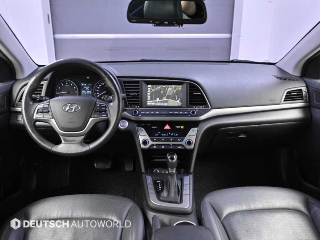 HYUNDAI Avante - Vista 8