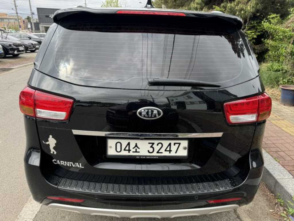 KIA Carnival - Vista 3