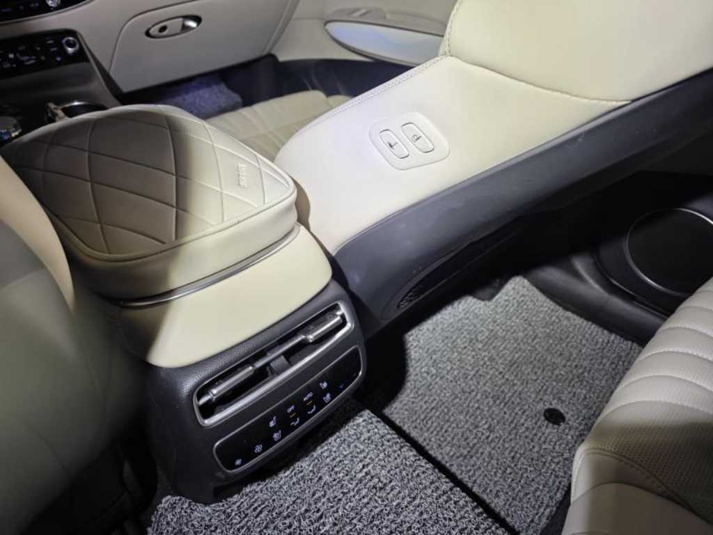 Genesis GV70 - Vista 4