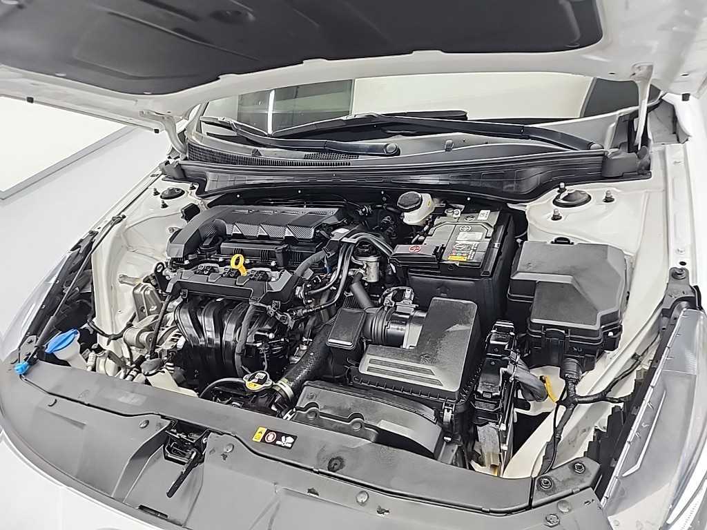 HYUNDAI Avante - Vista 5