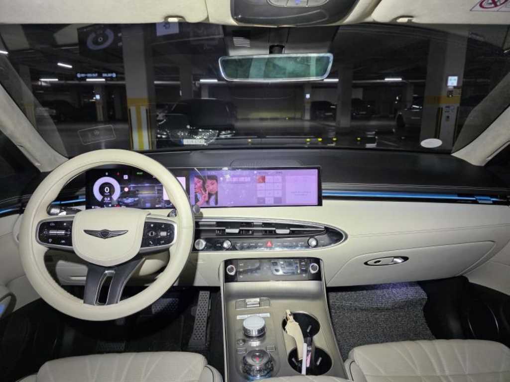 Genesis GV70 - Vista 5
