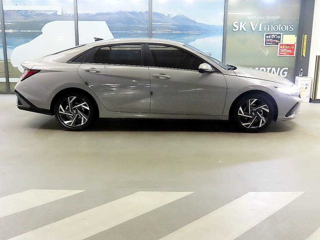 HYUNDAI Avante - Vista 3