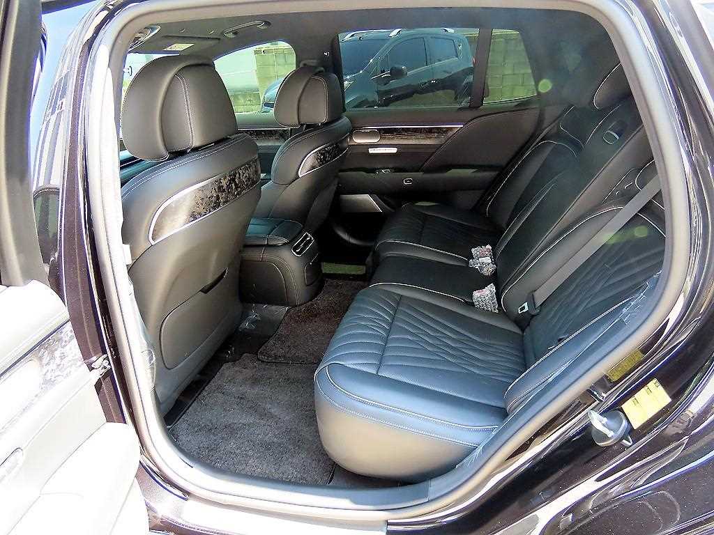 Genesis G90 - Vista 6