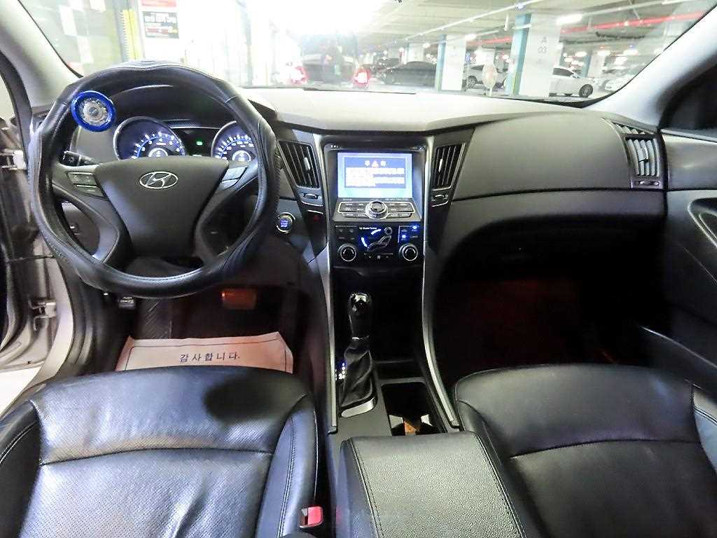 HYUNDAI Sonata - Vista 10