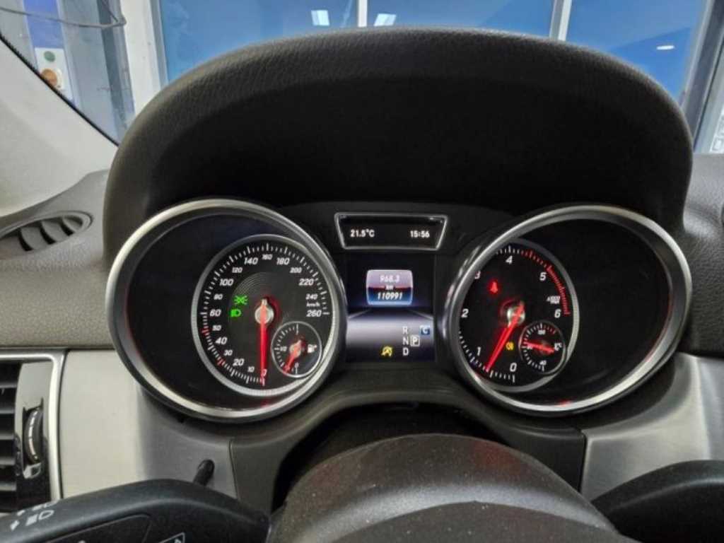 Mercedes Benz GLE Class - Vista 6