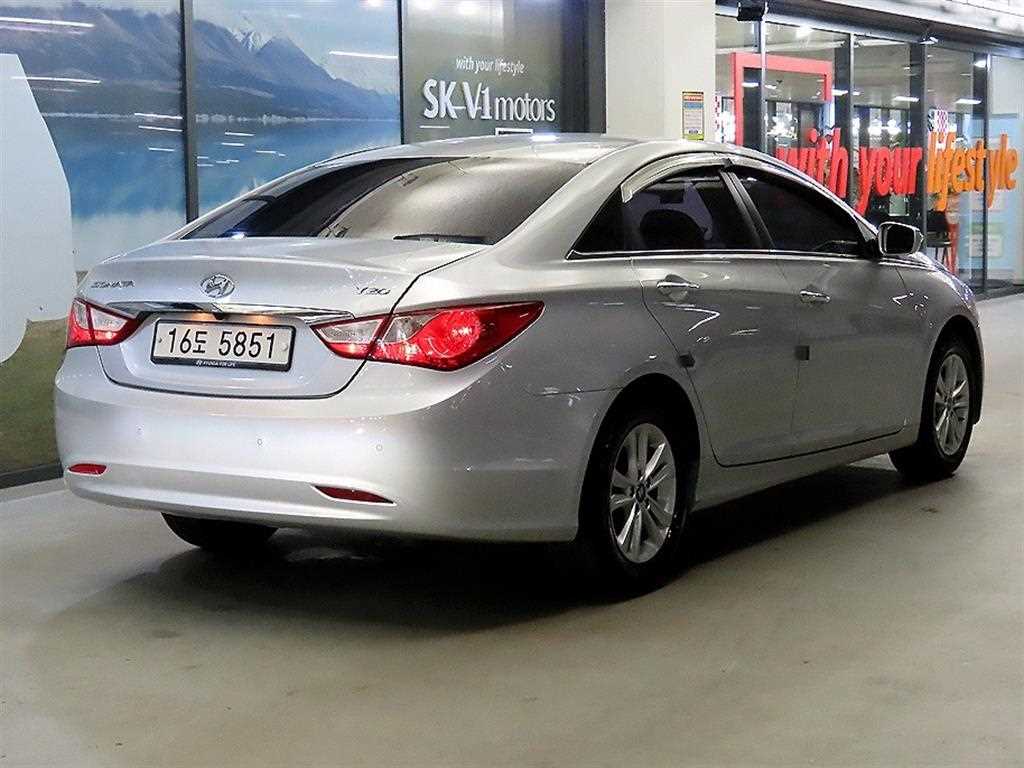 HYUNDAI Sonata - Vista 4