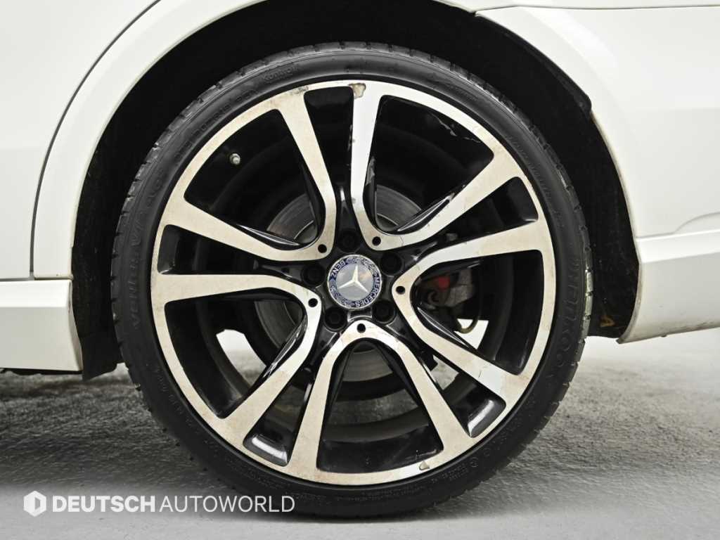 Mercedes Benz E class - Vista 5