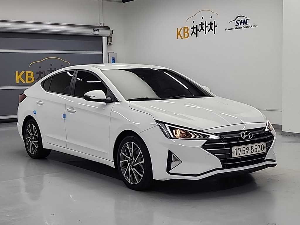 HYUNDAI Avante - Vista 4