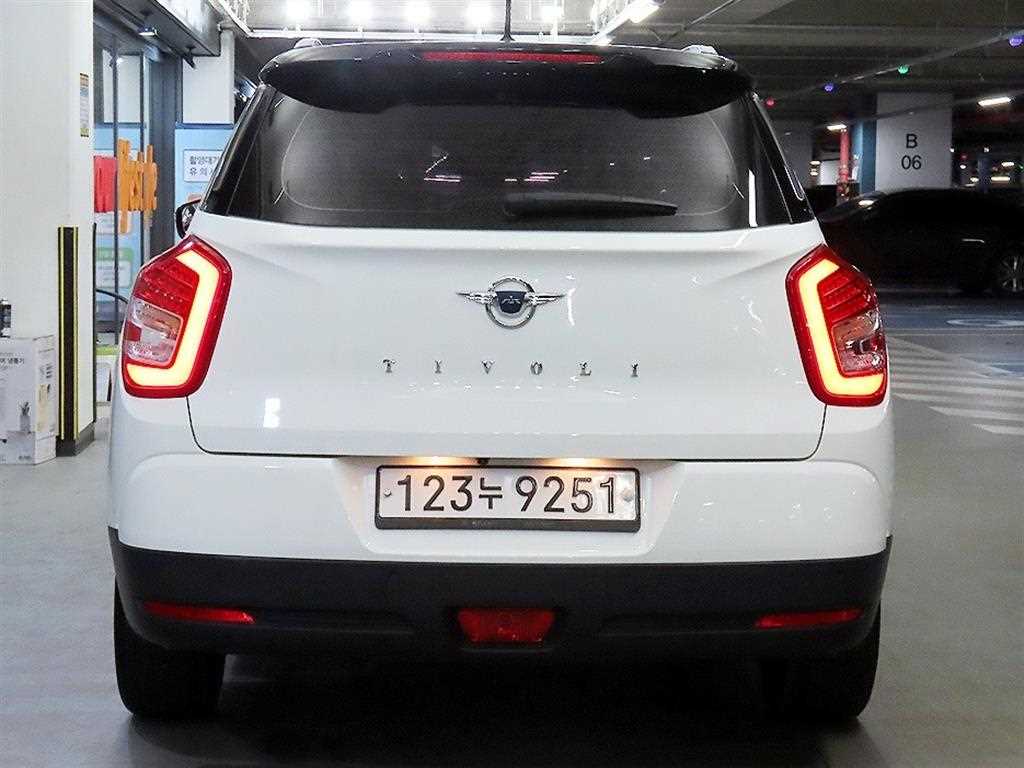 Ssangyong Tivoli - Vista 5