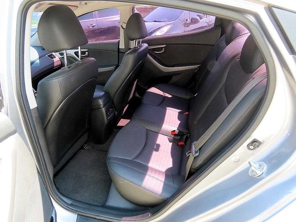 HYUNDAI Avante - Vista 6