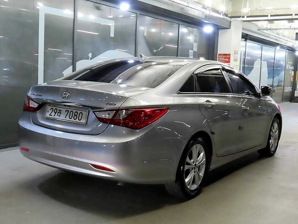HYUNDAI Sonata - Vista 4
