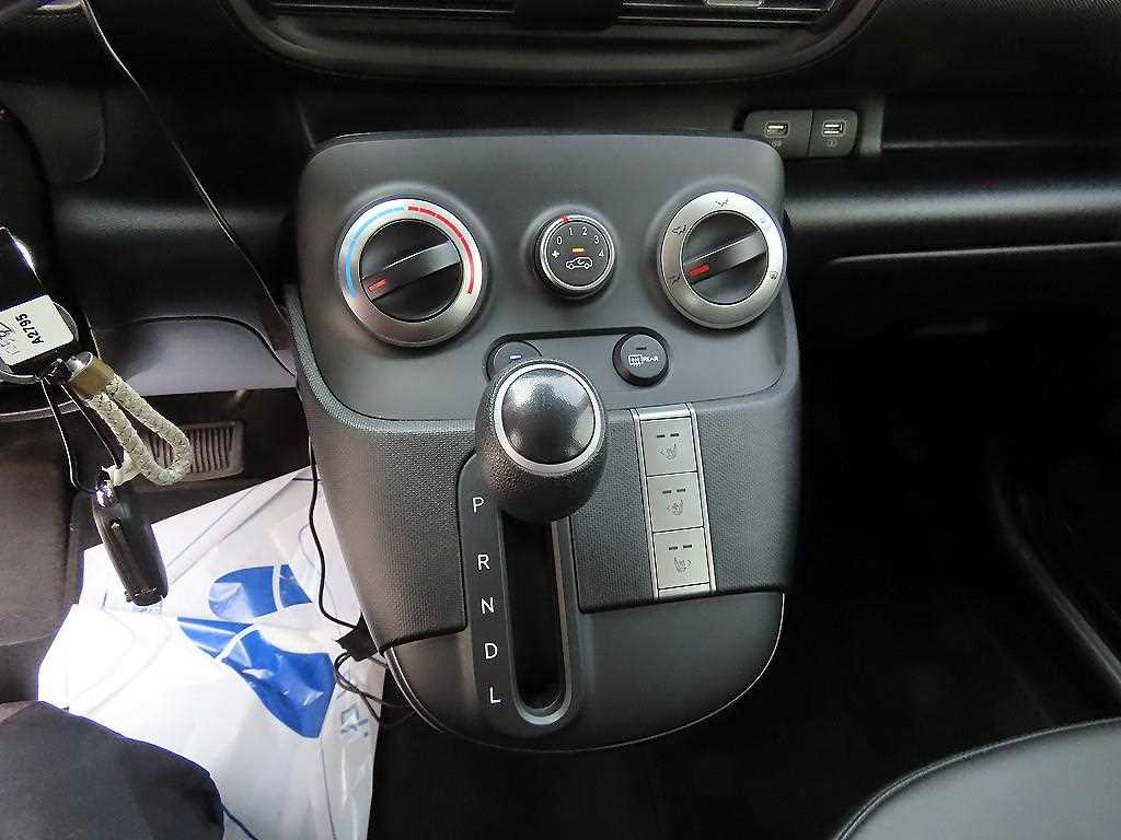 HYUNDAI Casper - Vista 10