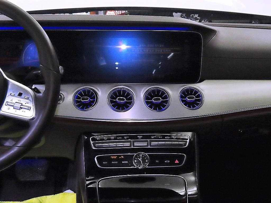 Mercedes Benz CLS Class - Vista 11