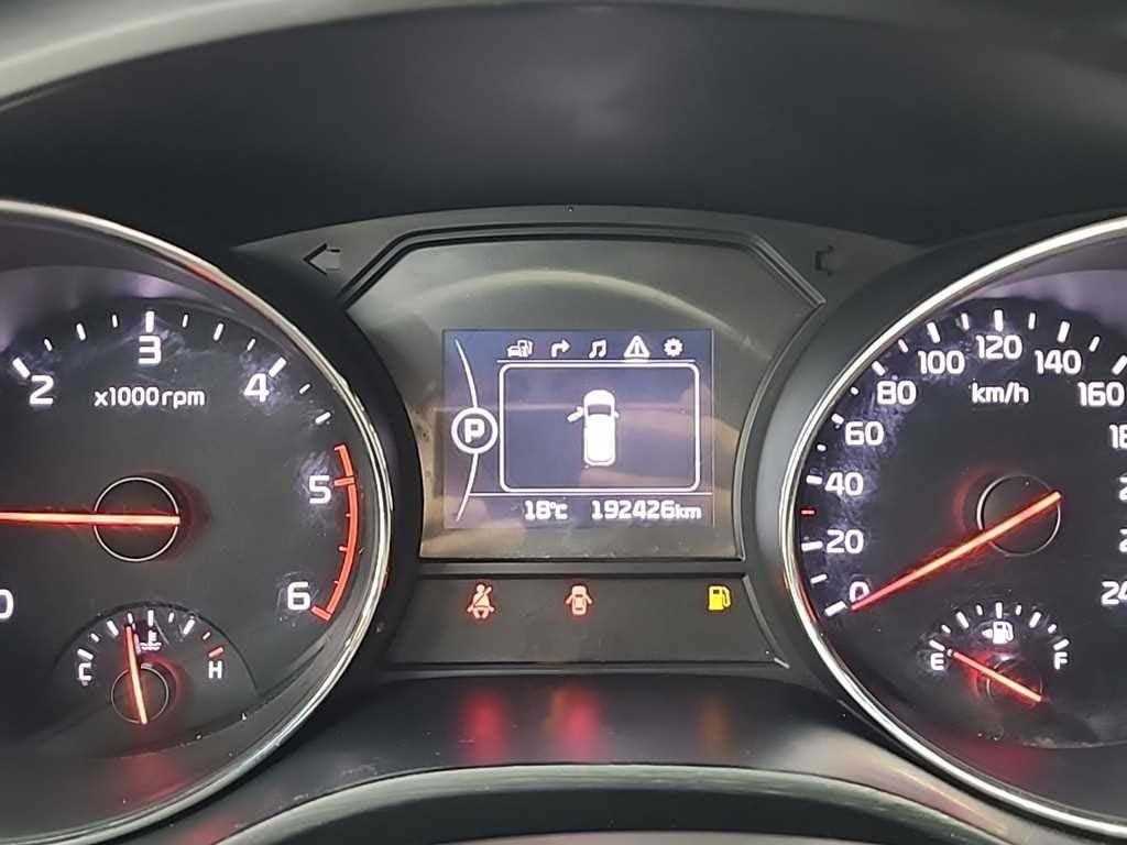 KIA Carnival - Vista 6