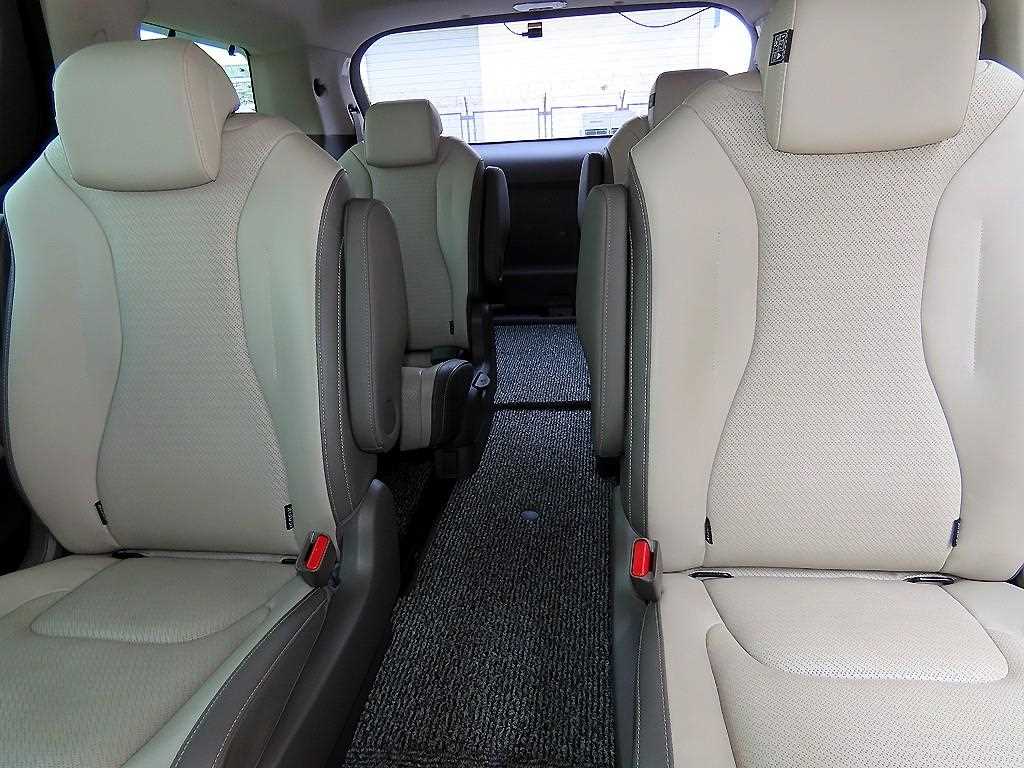 KIA Carnival - Vista 7