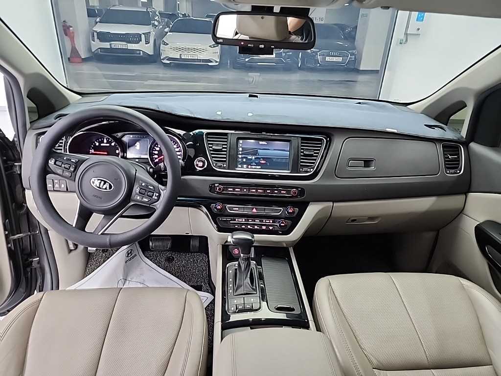 KIA Carnival - Vista 7