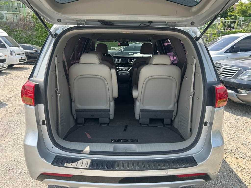 KIA Carnival - Vista 5