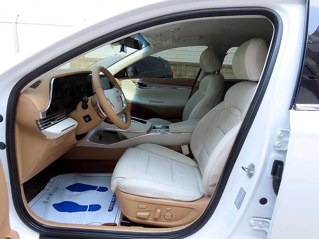 HYUNDAI Grandeur - Vista 5