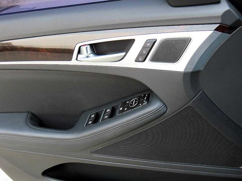 HYUNDAI Genesis - Vista 12