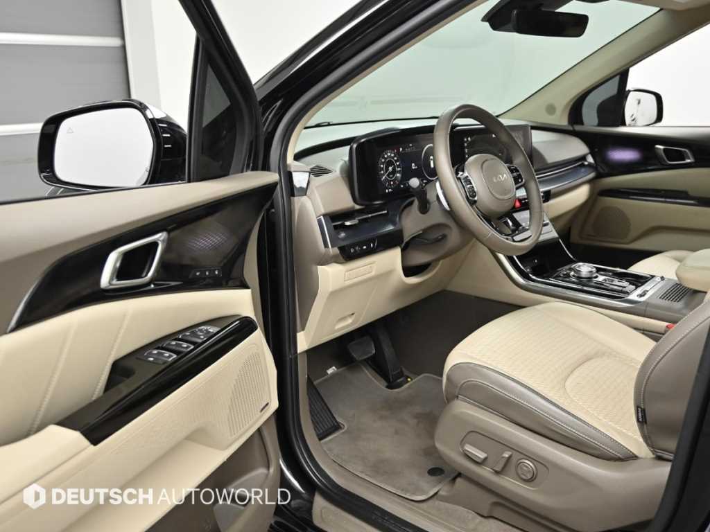 KIA Carnival - Vista 11