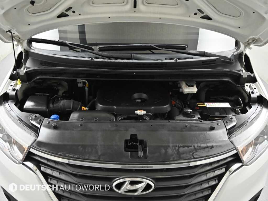 HYUNDAI Starex - Vista 6