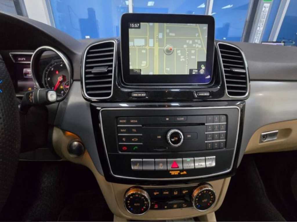 Mercedes Benz GLE Class - Vista 9