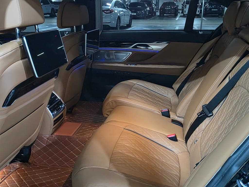 BMW 7 Series - Vista 8