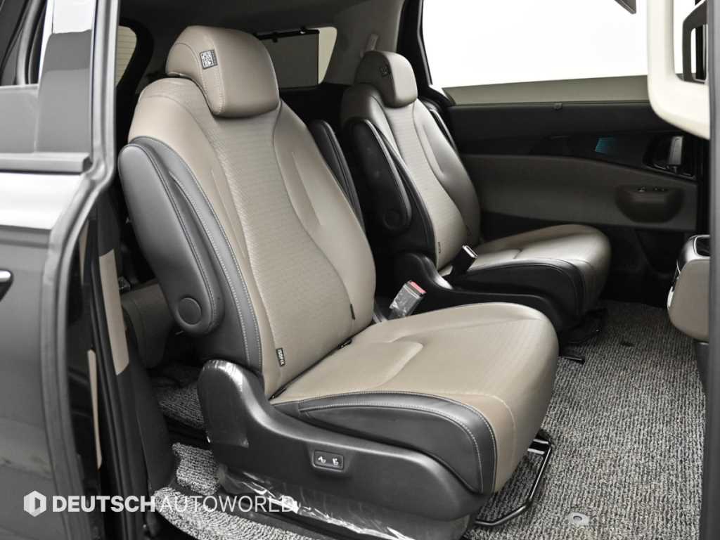 KIA Carnival - Vista 12