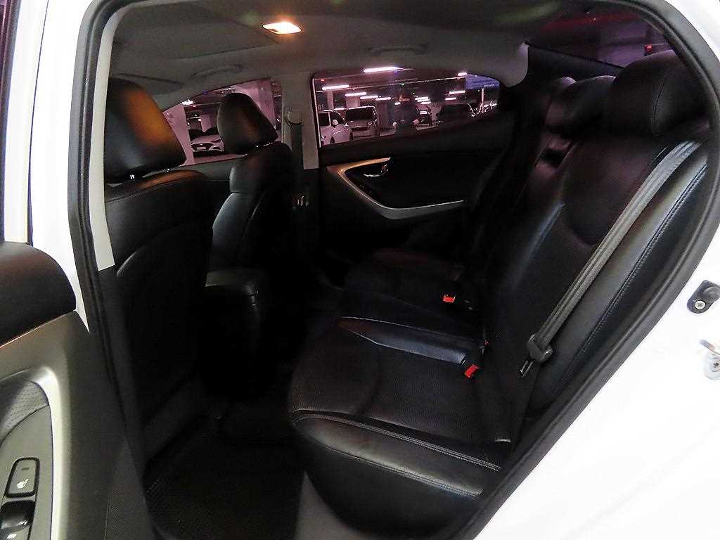 HYUNDAI Avante - Vista 7