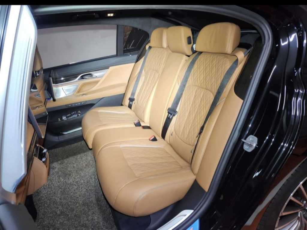 BMW 7 Series - Vista 4