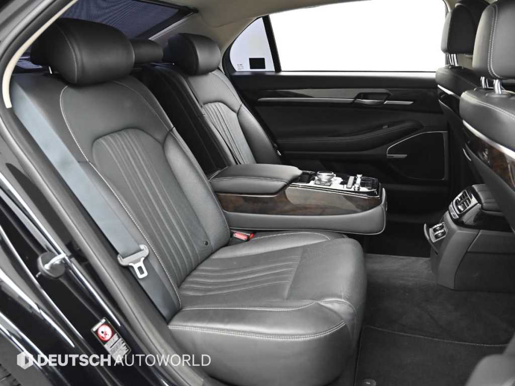 Genesis G90 - Vista 12