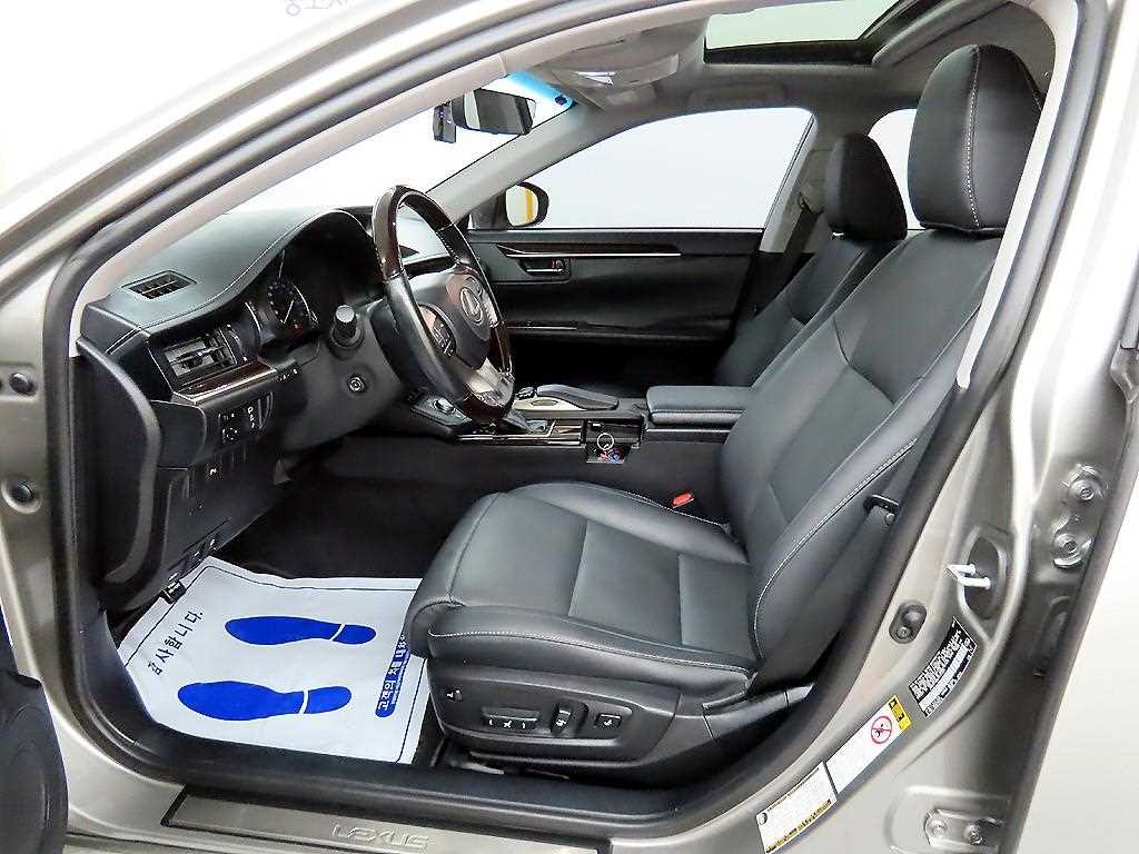 Lexus ES - Vista 5