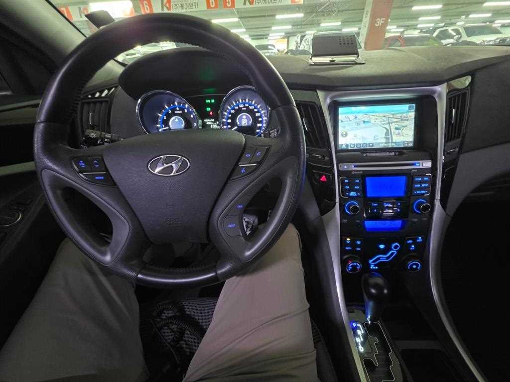 HYUNDAI Sonata - Vista 6